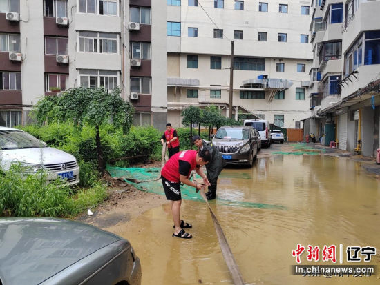 【党始终在人民群众身边】(一)和平区各单位党员干部奋战防汛救灾第一线